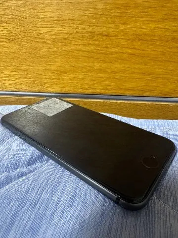 Image of 【赤ロム】iPhone 8 64GB (2)