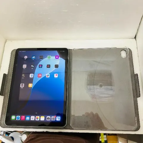 iPad Air 第4世代 Wi-Fi+Cellularモデル 新品同様 au 256GB ジャンク 赤ロムの画像（4）