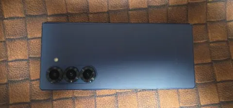 Galaxy Z Fold6 （au版/SCG28)ネットワーク利用制限☓（赤ロム）・SIMロック解除の画像（1）