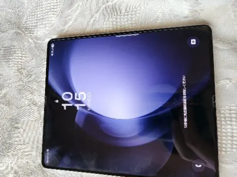 Galaxy Z Fold5 256GB  au版 赤ロム的图片（0）