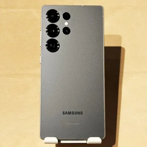 Galaxy S25 Ultra 256GB チタニウムブラック au 送料無料的图片（0）
