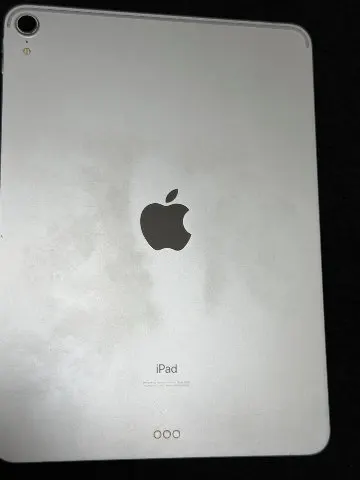 iPad Pro 第1世代  11インチ　容量不明　Wi-Fiモデル シルバー ジャンクの画像（1）