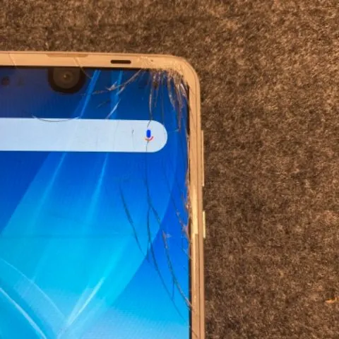 AQUOS R2 画面割れの画像（0）