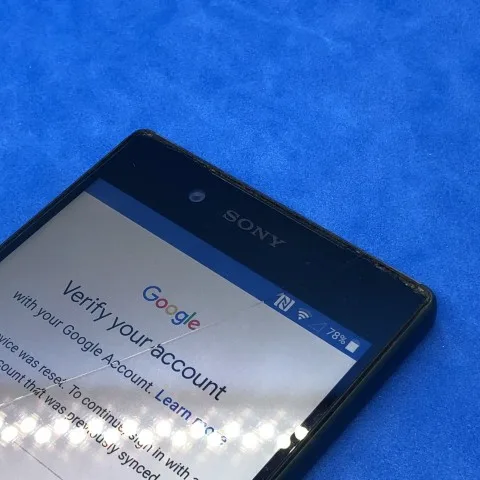 Xperia Z5 画面割れ+プロテクションロック品の画像（1）