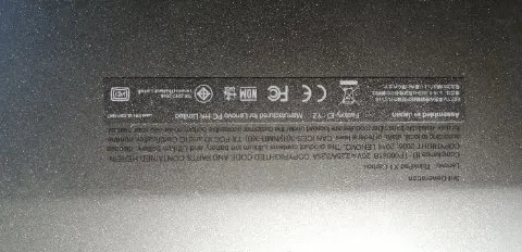 Thinkpad X1 Carbon 第3世代　画面ひび割れの画像（1）