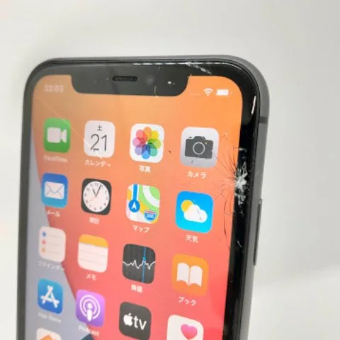 割れ割れのiPhone11の画像（0）