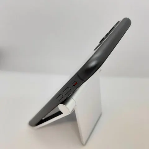 割れ割れのiPhone11の画像（2）