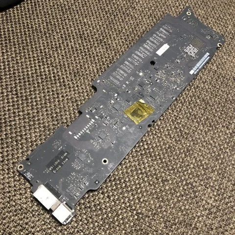 MacBook Air 2011 ロジックボードの画像（1）