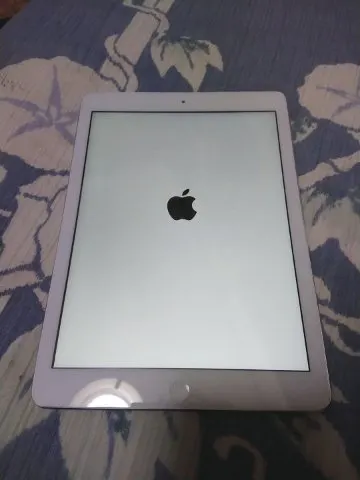 iPad air 1 Wi-Fiモデルの画像（0）