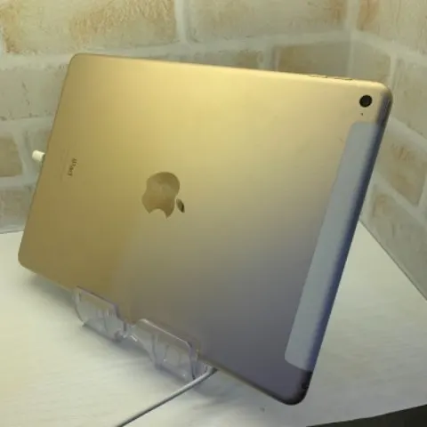 iPad Air2 16GB ゴールド Cellularモデルの画像（3）