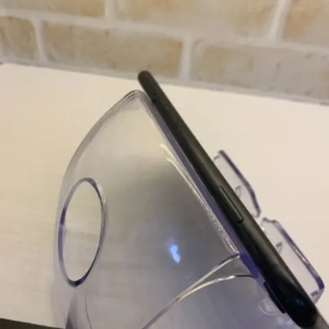 iPhone XR 64GB au 赤ロムの画像（1）