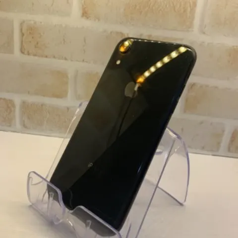 iPhone XR 64GB au 赤ロムの画像（2）