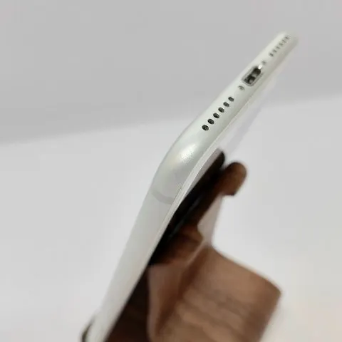iPhone 7 128GB 画面割れの画像（1）