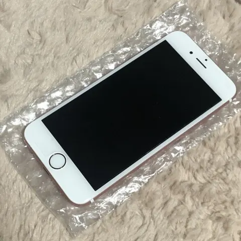 iPhone 6s 64GB au 電源× アクティベーションロックの画像（0）