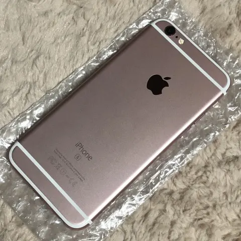 iPhone 6s 64GB au 電源× アクティベーションロックの画像（1）