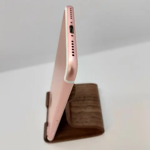 iPhone 7 128GB ホワイトスポットありの画像（3）
