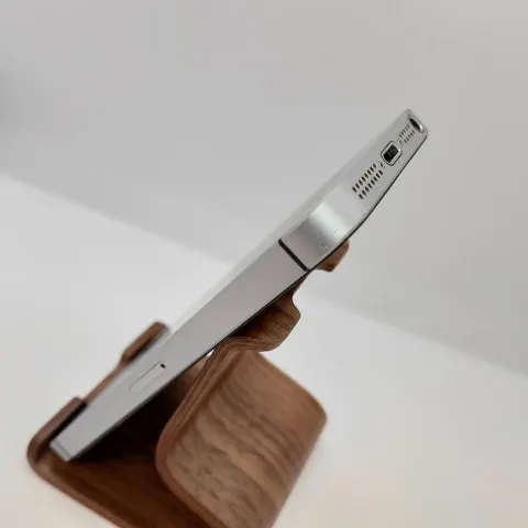iPhone SE 64GB 画面浮きの画像（3）