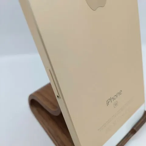 iPhone SE 64GB SIMトレイ変形ありの画像（1）