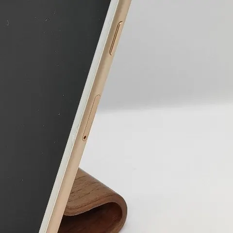 iPhone 7 128GB 画面ちょい割れの画像（1）