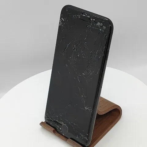 iPhone 7 128GB 画面割れの画像（1）