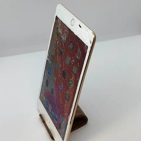 iPad mini 4 128GB   割れの画像（4）