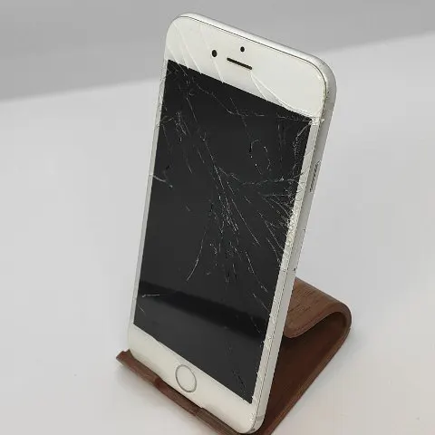 iPhone 6 16GB au 画面割れの画像（1）