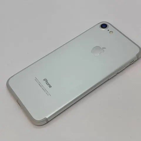 iPhone 7 32GBの画像（2）