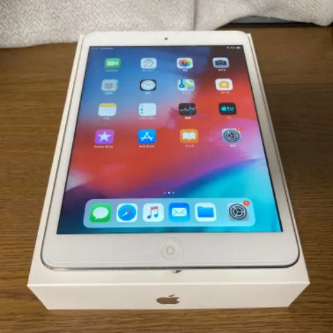 iPad mini 2 Wi-Fi シルバー 16GBの画像（0）