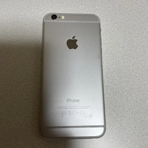 iPhone 6 Silver 64 GBの画像（1）