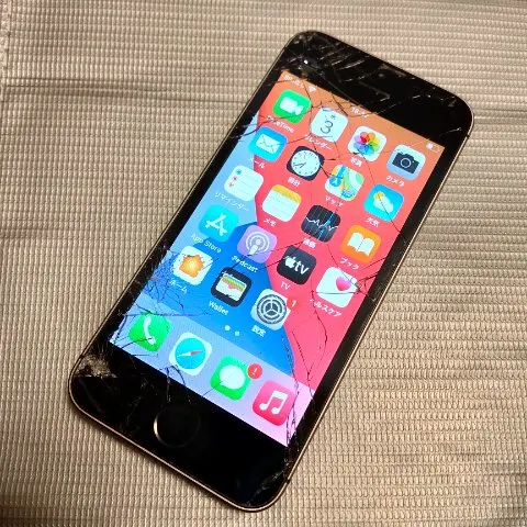 iPhone SE 海外版SIMフリーの画像（1）