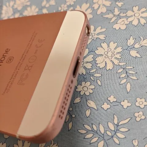 iPhone SEの画像（3）