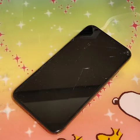 iPhone Xs 64GB 両面割れの画像（2）