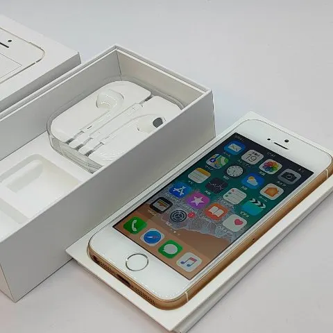 iPhone SE 128GBの画像（0）