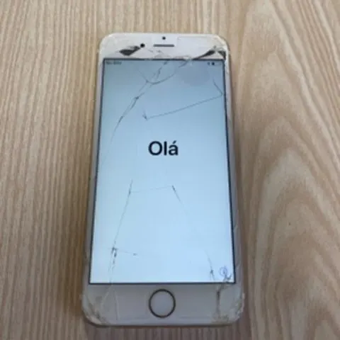 Apple iPhone 6S A1688の画像（0）