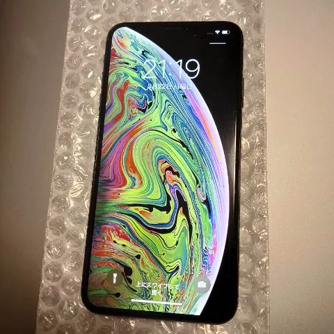 iPhone Xs Max 256GB 画面欠けの画像（0）