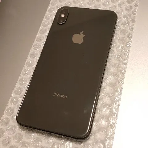 iPhone Xs Max 256GB 画面欠けの画像（1）