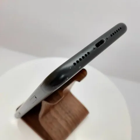 iPhone XR 64GB バッテリー92%の画像（3）