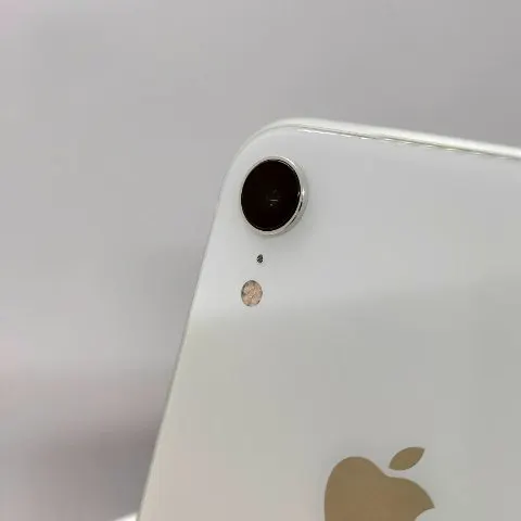 iPhone XR 64GB バッテリー96%の画像（1）