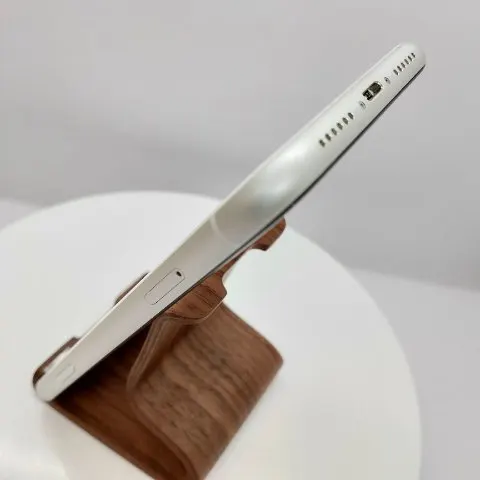 iPhone XR 64GB バッテリー96%の画像（3）