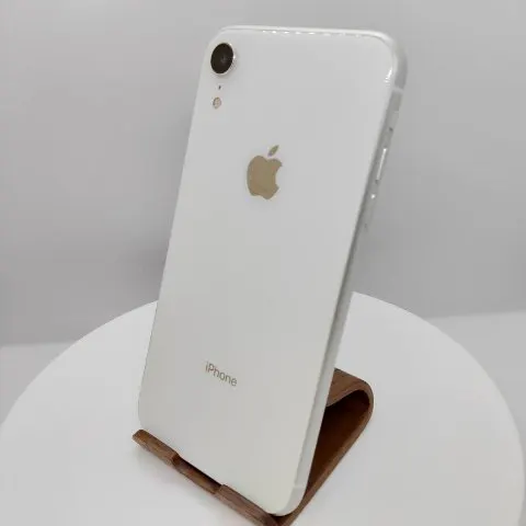 iPhone XR 64GB バッテリー96%の画像（4）