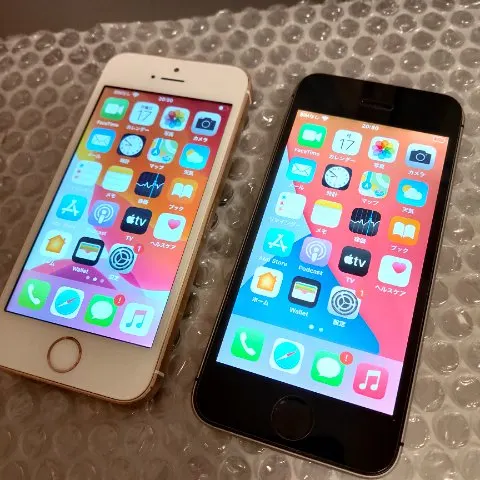 【専用品】iPhone SE 2台セットの画像（0）