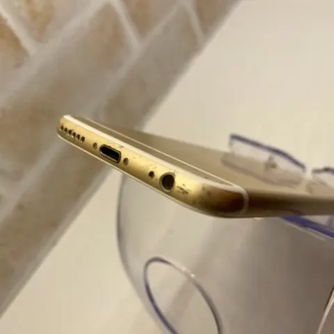 【匿名発送】iPhone6s 32GB Gold SIMフリー ジャンクの画像（2）