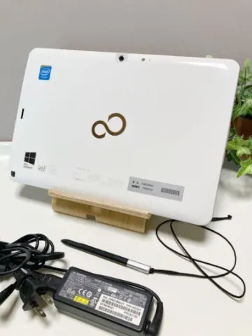 極美品A 富士通 タブレット Q584/K Windows10 pro ペン付の画像（1）