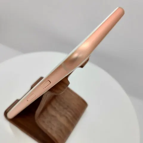 美品！バッテリー100%！iPhone 8 64GBの画像（3）