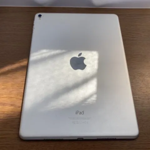 iPad Pro 9.7インチ Wi-Fi 32GB バッテリー新品の画像（1）