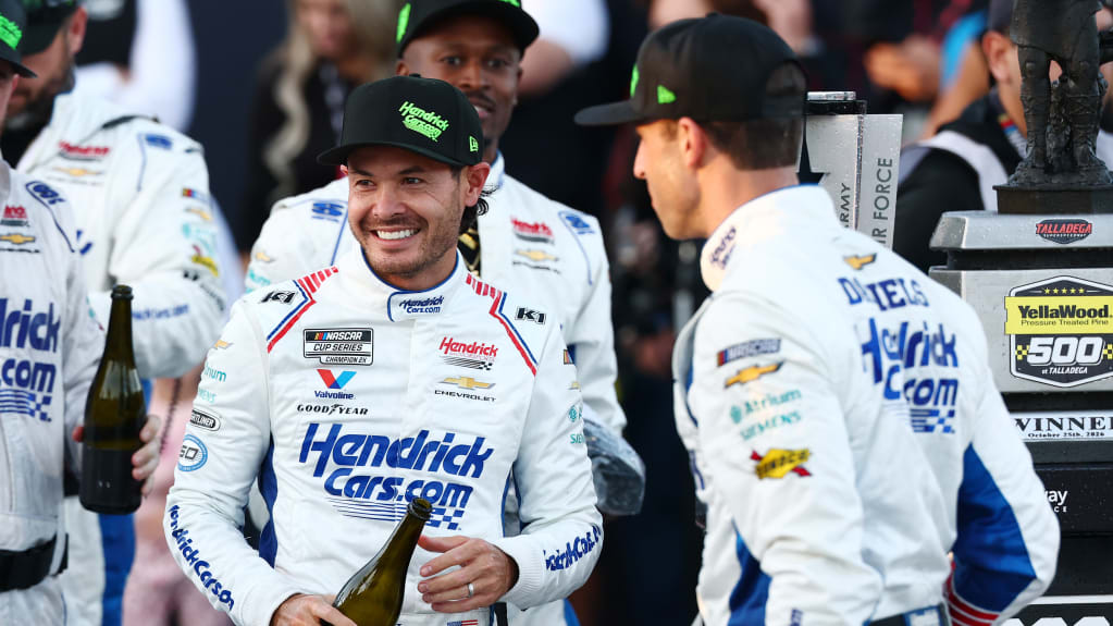 Larson, Daniels, No. 5 team not about to take Chase points lead for granted just yet