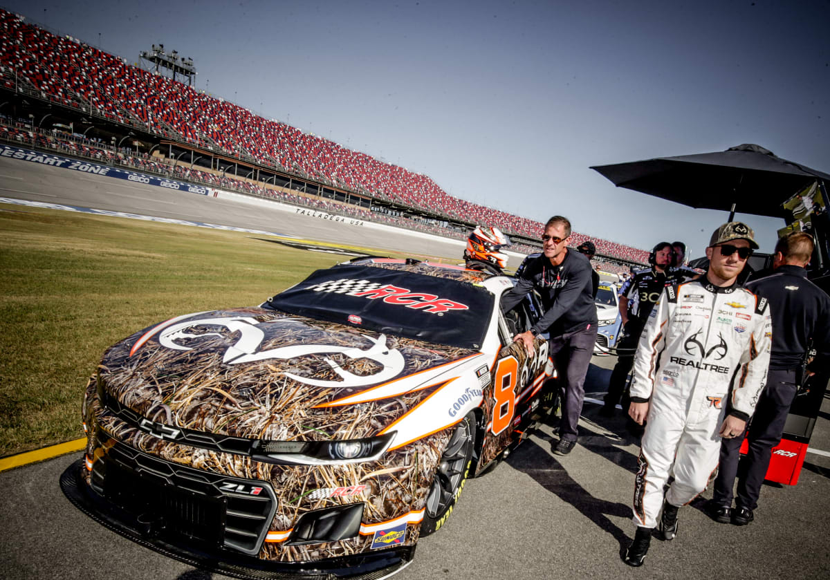 1 October-during qualifying for the Yellawood 500 at the Talladega Superspeedway in Talladega, AL.(HHP/Alan Marler)
