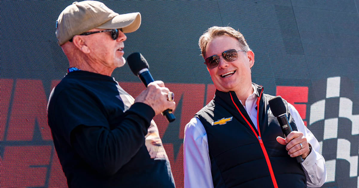 Gordon Main Gordon, Bodine serve as co-grand marshals at Martinsville