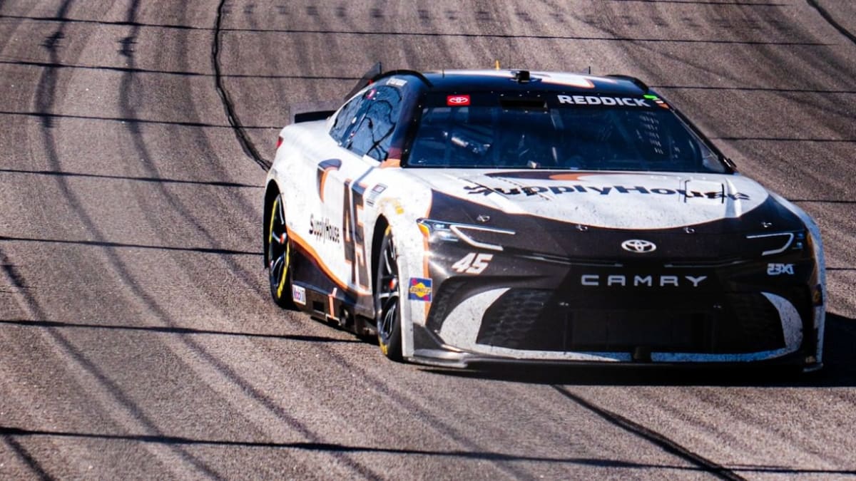 &TEAM 『We on Fire』 Weverse 当選 ラキドロ タキ Five for 45! Tyler Reddick wins rousing overtime shootout at Kansas