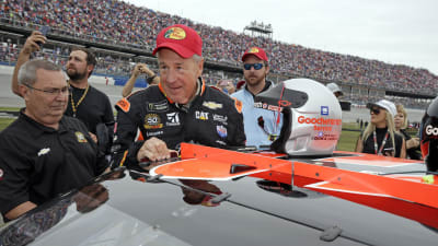 Bass Pro Shops' Johnny Morris climbs in the passenger side of the 2000 No. 3 GM Goodwrench Chevrolet for the pace laps with Richard Childress.